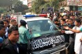 বিমানবন্দর থেকে খালেদা জিয়ার গুলশান কার্যালয়ের দিকে যাচ্ছে আরাফাত রহমান কোকোর লাশ বহনকারী এ্যাম্বুলেন্স-পিএনএস