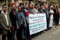 বিশ্ব নবী হযরত মোহাম্মদ (সাঃ) কে নিয়ে অবমাননাকর ব্যাংগ চিত্র প্রকাশ করার প্রতিবাদে বৃহস্পতিবার জাতীয় প্রেসক্লাবের সামনে মানববন্ধ করে যুব সাংবাদিক পরিষদ-পিএনএস
