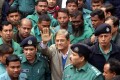 পল্টন থানার ১টি হত্যাচেস্টার মামলায় গ্রেফতার দেখিয়ে বিএনপির ভারপ্রাপ্ত মহাসচিব মির্জা ফখরুল ইসলাম আলমগিরকে কঠোর নিরাপত্তায় বুধবার বিকেলে সিএমএম আদালতে নেয়া হয়-পিএনএস