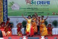 শুক্রবার বাংলাদেশ শিশু একাডেমী আয়োজিত পিঠা মেলায় নৃত পরিবেষণ করছে শিশু শিল্পীরা-পিএনএস