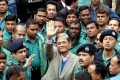 পল্টন থানার ১টি হত্যাচেস্টার মামলায় গ্রেফতার দেখিয়ে বিএনপির ভারপ্রাপ্ত মহাসচিব মির্জা ফখরুল ইসলাম আলমগিরকে কঠোর নিরাপত্তায় বুধবার বিকেলে সিএমএম আদালতে নেয়া হয়-পিএনএস
