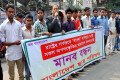 রাষ্ট্রের সর্বস্তরে ‘বাংলা’ ব্যবহারের দাবিতে মঙ্গলবার জাতীয় প্রেসক্লাবের সামনে মানব বন্ধন করে বাংলাদেশ ছাত্র পরিষদ -পিএনএস