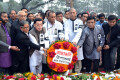 আন্তর্জাতিক মাতৃভাষা দিবস ২০১৫ উপলক্ষে শনিবার কেন্দ্রীয় শহীদ মিনারে ফুল দিয়ে ভাষা শহীদদের প্রতি শ্রদ্ধা নিবেদন করেন ঢাকা বিশ্ববিদ্যালয়য়ের উপাচার্য -পিএনএস