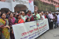 মঙ্গলবার মতিঝিল আইডিয়াল হাই স্কুলে ও কলেজের সামনে বিভিন্ন দাবিতে মানব বন্ধন করে নারী কমিউনিটি পুলিশ -পিএনএস