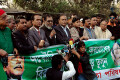 রবিবার জাতীয় প্রেসক্লাবের সামনে হরতাল-অবরোধের প্রতিবাদে মানববন্ধন করে বাংলাদেশ স্বাধীনতা পরিষদ-পিএনএস