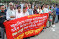 বিভিন্ন দাবিতে বুধবার জাতীয় প্রেসক্লাবের সামনে মানব বন্ধন করে টেক্সটাইল গার্মেন্টস ওয়াকার্স ফেডারেশন -পিএনএস