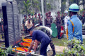 ২৫ ফেব্রুয়ারি বুধবার বনানী সেনা কবরস্থানে পিলখানার হত্যাকাণ্ডে নিহত সেনা সদস্যদের ফুল দিয়ে শ্রদ্ধা জানান তিন বাহিনী প্রধান -পিএনএস