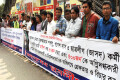 বিভিন্ন দাবিতে বৃহস্পতিবার জাতীয় প্রেসক্লাবের সামনে মানব বন্ধন করে বাংলাদেশ ছাত্রলীগ (জাসদ) - পিএনএস
