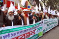 চলমান রাজনৈতিক সংকট ও সহিংসতার নিরসনের দাবিতে বৃহস্পতিবার জাতীয় প্রেসক্লাবের সামনে মানব বন্ধন করে ইসলামী আন্দোলন বাংলাদেশ - পিএনএস