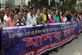 সোমবার জাতীয় প্রেসক্লাবের সামনে বিভিন্ন দবিতে মানব বন্ধন করে বঙ্গবন্ধু টেক্সটাইল ইঞ্জিনিয়ার্স এসোসিয়েশন –পিএনএস