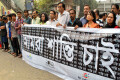 বুধবার জাতীয় প্রেসক্লাবের সামনে মানব বন্ধন করে প্রত্যাশা ২০২১ ফোরাম -পিএনএস