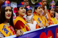 বিশ্ব ভালবাসা দিবস উপলক্ষে শনিবার জাতীয় প্রেসক্লাবের সামনে বিভিন্ন দাবিতে মানব বন্ধন ও মিছিল করে বিশ্বভালবাসা দিবস উদযাপন পরিষদ বাংলাদেশ -পিএনএস