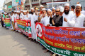 মঙ্গলবার বঙ্গবন্ধু এভিনিউ এর সামনে হরতাল- অবরোধের প্রতিবাধে মানব বন্ধন করে বাংলাদেশ আওয়ামী ওলামালীগ -পিএনএস