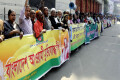 বুধবার বায়তুল মোকাররাম মসজিদের দক্ষিন গেইটে বিভিন্ন দাবিতে মানব বন্ধন করে সরকার পন্থী কয়েকটি সংগঠন - পিএনএস