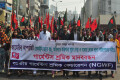বিভিন্ন দাবিতে মঙ্গলবার জাতীয় প্রেসক্লাবের সামনে মানব বন্ধন ও বিক্ষভ মিছিল করে জাতীয় গার্মেন্টস শ্রমিক ফেডারেশন -পিএনএস