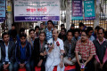 বুধবার জাতীয় প্রেসক্লাবের সামনে জাতীয় সংলাপের উদ্যোগ সহ বিভিন্ন দাবিতে নাগরিক ছাত্র ঐক্য অবস্থান করমসুচিতে বক্তব্য রাখেন নাগরিক ঐক্যের আহ্বায়ক মাহামুদুর রহমান মান্না- পিএনএস