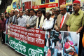 বিভিন্ন দাবিতে বুধবার জাতীয় প্রেসক্লাবের সামনে মানব বন্ধন করে দেশ প্রেমিক জোট -পিএনএস