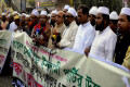 পরীক্ষার সময় হরতাল বন্ধ সহ বিভিন্ন দাবিতে শুক্রবার জাতীয় প্রেসক্লাবের সামনে মানব বন্ধন করে বাংলাদেশ ইউনাইটেড ইসলামী পার্টি - পিএনএস