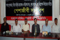 সোমবার জাতীয় প্রেসক্লাবে বাংলাদেশ সম্মিলিত পেশাজীবী পরিষদ আয়োজিত গনতন্ত্র পুনরুদ্ধার, বিচার বহির্ভূত হত্যা কাণ্ড ও সহিংসতা বন্ধ , দ্রুত সংলাপ এবং নিরপেক্ষ নির্বাচনের দাবিতে পেশাজীবী সমাবেশে উপস্থিত অতিথিবৃন্দ –পিএনএস