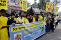 বিশ্ব ক্যান্সার দিবস ২০১৫ উপলক্ষে বুধবার জাতীয় প্রেস ক্লাবের সামনে মানব বন্ধন করে -পিএনএস
