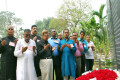 ২৫ ফেব্রুয়ারি বুধবার বনানী সেনা কবরস্থানে পিলখানার হত্যাকাণ্ডে নিহত সেনা সদস্যদের বি এন পি চেয়ারপার্সন ও বি এন পির পক্ষ থেকে ফুল দিয়ে শ্রদ্ধা জানান -পিএনএস