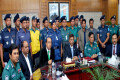 শনিবার পুলিশ হেড কোয়াটারে বিভিন্ন সময়ে অপরাধীদের ধরিয়ে দেয়ায় ২৫ জন পুলিশ সদস্যকে নগত টাকা প্রদান করে পুলিশ আই জি পি মোঃসহিদুল -পিএনএস