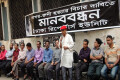সাগর- রুনির হত্যার বিচারের দাবিতে বুধবার ঢাকা রিপোর্টার্স ইউনিটির মানব বন্ধনে বক্তব্য রাখেন সম্মিলিত পেশাজীবী পরিষদের আহ্বায়ক সাংবাদিক নেতা রুহুল আমিন গাজী –পিএনএস 