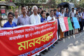 বৃহস্পতিবার জাতীয় প্রেসক্লাবের সামনে বিভিন্ন দাবিতে মানব বন্ধন করে বাংলাদেশ রবিদাস উন্নয়ন পরিষদ –পিএনএস