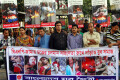 বুধবার জাতীয় প্রেসক্লাবের সামনে বিভিন্ন দাবিতে মানব বন্ধন করে বাংলাদেশ যুব মৈত্রী –পিএনএস