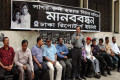 সাগর- রুনির হত্যার বিচারের দাবিতে বুধবার ঢাকা রিপোর্টার্স ইউনিটির মানব বন্ধনে বক্তব্য রাখেন সম্মিলিত পেশাজীবী পরিষদের আহ্বায়ক সাংবাদিক নেতা রুহুল আমিন গাজী –পিএনএস 