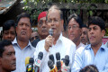 পেট্রোলবোমায় সাধারণ মানুষ হত্যার প্রতিবাদে বৃহস্পতিবার জাতীয় প্রেসক্লাবের সামনে মানব বন্ধন করে বাংলাদেশ স্বাধীনতা পরিষদ –পিএনএস 