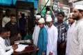 বিএনপির চেয়ারপার্সন বেগম খালেদা জিয়ার ছোট ছেলে আরাফাত রহমান ককর চেহলাম উপলক্ষে বুধবার সকালে বাড্ডা আজিজিয়া ইয়াতিম খানার ৬ জন হাফেজে কোরআন গুলশানের দলীয় কার্যালয়ে প্রবেশ করে –পিএনএস