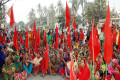 চুনজি গার্মেন্টস লিমিটেড এর শ্রমিকদের চার মাসের বকেয়া বেতন পরিশোধের দাবিতে রবিবার জাতীয় প্রেসক্লাবের সামনে বিক্ষোভ সমাবেশ করে গার্মেন্টস শ্রমিকরা -পিএনএস