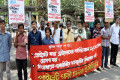 বিভিন্ন দাবিতে শুক্রবার জাতীয় প্রেসক্লাবের সামনে মানব বন্ধন করে প্রাইভেট গাড়ী চালক ইউনিয়ন -পিএনএস