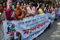 বিভিন্ন দবিতে শুক্রবার জাতীয় প্রেসক্লাবের সামনে মানব বন্ধন করে বাংলাদশ মহিলা আওয়ামী লীগ –পিএনএস