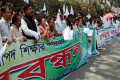 বিভিন্ন দাবিতে সোমবার জাতীয় প্রেসক্লাবের সামনে মানব বন্ধন ও বিক্ষোভ মিছিল করে বাংলাদেশ প্রাথমিক শিক্ষক সমিতি –পিএনএস