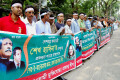 বিভিন্ন দাবিতে সোমবার জাতীয় প্রেসক্লাবের সামনে মানব বন্ধন করে বাংলাদেশ আওয়ামী মুক্তিযোদ্ধা প্রজন্ম লীগ –পিএনএস 