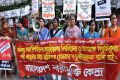 বিভিন্ন দাবিতে শনিবার জাতীয় প্রেসক্লাবের সামনে মানব বন্ধন ও বিক্ষোভ মিছিল করে বাংলাদেশ নারী মুক্তি কেন্দ্র –পিএনএস