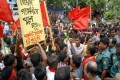 সোয়ান গার্মেন্টস খুলে দেয়ার দাবিতে বি জি এম ই এ ভবনের সামনে বিক্ষোভ সমাবেশ করে গার্মেন্টস শ্রমিকরা –পিএনএস
