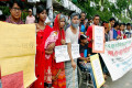 প্রতিবন্ধী ব্যাক্তিদের রাস্তা পারাপারে ফুট ওভার ব্রিজ নয়, জেব্রা ক্রসিং এর দাবিতে সোমবার জাতীয় প্রেসক্লাবের সামনে মানব বন্ধন করে কয়েকটি সংগঠন –পিএনএস 