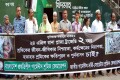 বিভিন্ন দাবিতে শুক্রবার জাতীয় প্রেসক্লাবের সামনে মানব বন্ধন করে বাংলাদেশ প্রগতিশীল গার্মেন্টস শ্রমিক ফেডারেশন –পিএনএস 