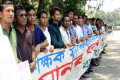 বিভিন্ন দাবিতে মঙ্গলবার ঢাকা বিশ্ববিদ্যালয়ের টি এস সিতে মানব বন্ধন করে বাংলাদেশ ছাত্রলীগ –পিএনএস 