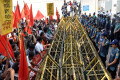 বন্ধ সোয়ান গার্মেন্টস খুলে দেওয়া ও বকেয়া বেতন ভাতা পরিশোধের দাবিতে রোববার জাতীয় প্রেসক্লাবের বিক্ষোভ সমাবেশ ও শ্রম মন্ত্রণালয় ঘেরাও করতে যায় গার্মেন্টস শ্রমিক ট্রেড ইউনিয়ন কেন্দ্র –পিএনএস