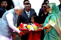 শনিবার সকালে হযরত শাহজালাল আন্তর্জাতিক বিমান বন্দরে ভারতের প্রধানমন্ত্রী নরেন্দ্র মোদীকে স্বাগত জানান বাংলাদেশের প্রধানমন্ত্রী শেখ হাসিনা –পিএনএস
