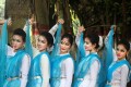 সোমবার ঢাবির চারুকলার বকুলতলায় সত্যেন সেন শিল্পী গোষ্ঠীর আয়োজিত বর্ষ উৎসবে নৃত্য পরিবেশন করছে শিল্পীরা-পিএনএস 