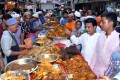 ঢাকার ঐতিহ্যবাহী চকবাজারের বাহারী ইফতারী কিনতে ক্রেতাদের ভিড়। ছবিটি তুলেছেন আমাদের চীপ ফটো সাংবাদিক আব্দুল হালিম-পিএনএস