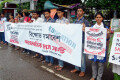 ছাত্রদের উপর কর আরোপের প্রতিবাদে ও বিভিন্ন দাবিতে বৃহস্পতিবার জাতীয় প্রেসক্লাবের সামনে মানব বন্ধন করে সমাজতান্ত্রিক ছাত্র ফ্রন্ট –পিএনএস 