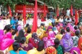 সোয়ান গার্মেন্টস এর শ্রমিকদের তিন মাসের বেতন ভাতার দাবিতে রোববার জাতীয় প্রেসক্লাবের সামনে অবস্থান কর্মসূচী পালন করে গার্মেন্টস শ্রমিক ট্রেড ইউনিয়ন কেন্দ্র –পিএনএস