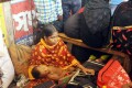 পরিবার পরিজনের সাথে ঈদের আনন্দ ভাগাভাগি করে নিতে নাড়ির টানে মানুষ চলছে গ্রামের বাড়ীতে। ছবিটি শুক্রবার গাবতলী থেকে তোলা –পিএনএস