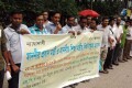বিভিন্ন দাবিতে বৃহস্পতিবার জাতীয় প্রেসক্লাবের সামনে মানব বন্ধন করে বাংলাদেশ এসিস্টেন্ট লাইব্রেরিয়ান এসোসিয়েশন –পিএনএস